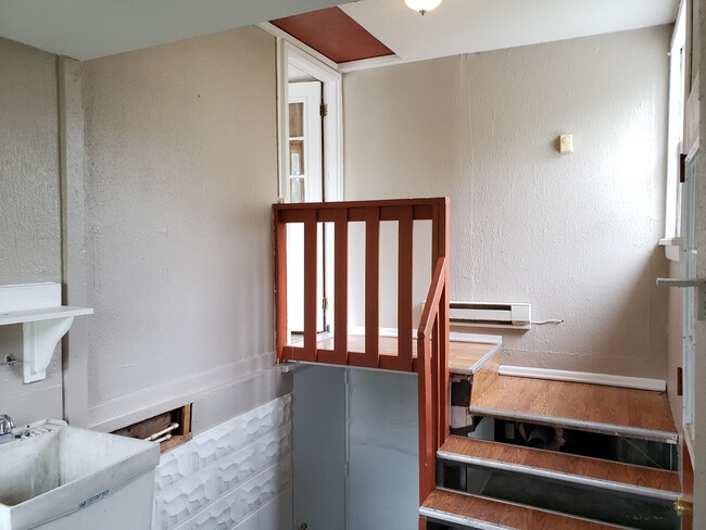 Building Photo - $599 Security Deposit Special for Lease!