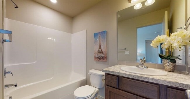 Building Photo - Modern 3 Bedroom, 2 Bathroom Townhouse for...