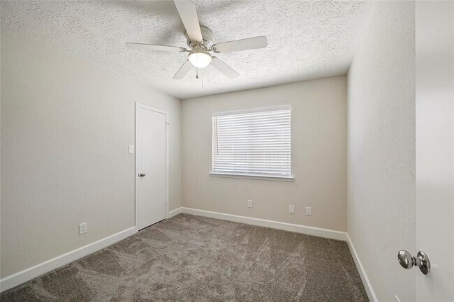 Building Photo - 9318 Beringwood Dr