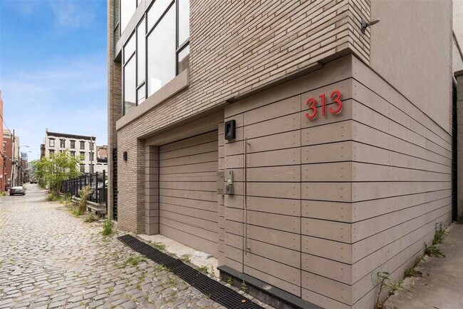 Building Photo - 313 Court St