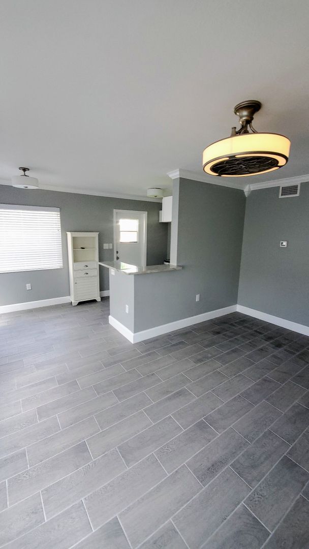Building Photo - WALK TO THE BEACH FROM YOUR TOTALLY UPDATED, BEAUTIFUL CONDO!