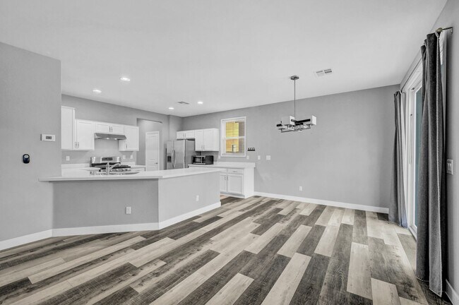 Building Photo - Charming 3-Bedroom Two-Story Home in Gated...