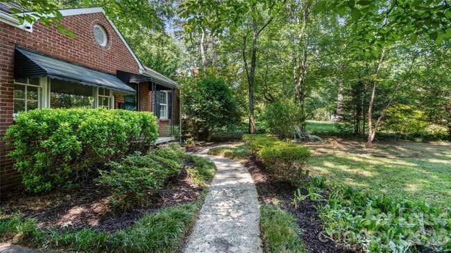 Building Photo - 2126 Arnold Dr