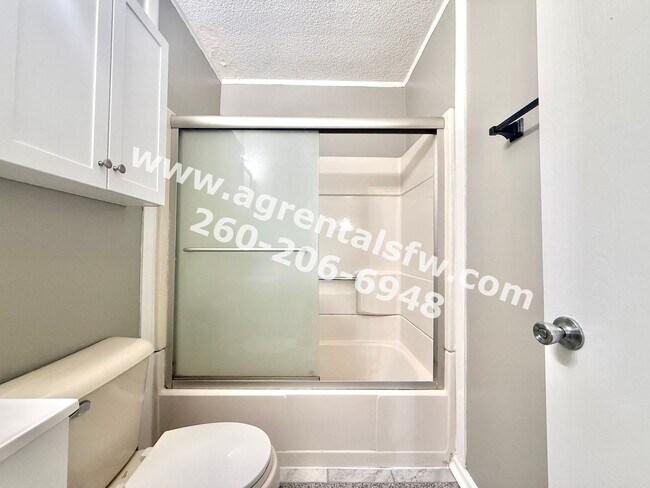 Building Photo - 3 Bedroom House