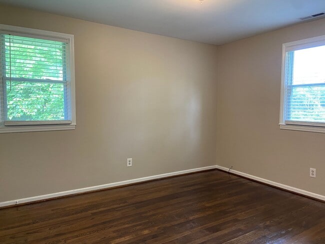 Building Photo - 3 Bedroom, 1 Bathroom House in Winston-Salem