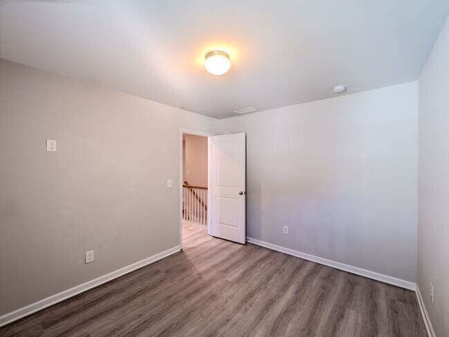 Building Photo - 213 Turner Ln