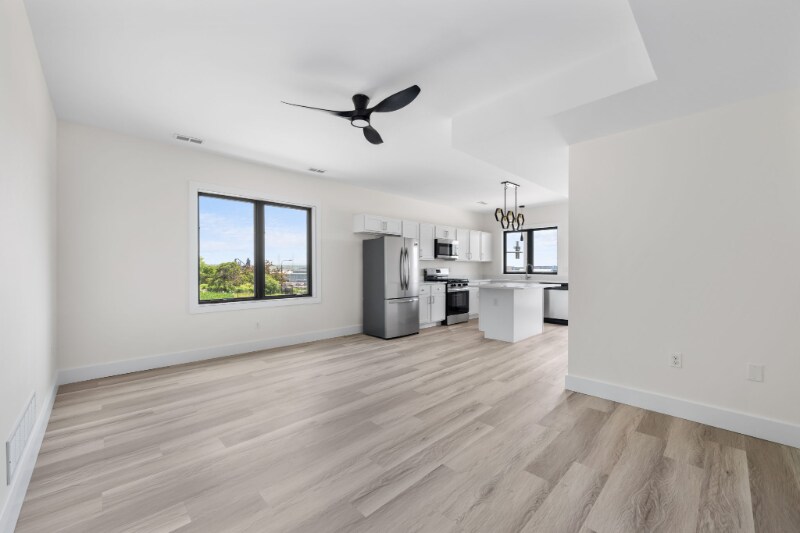Building Photo - 1295 Holmden Ave