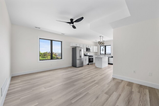 Building Photo - 1295 Holmden Ave