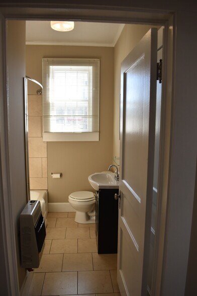 Primary Photo - 200 BOWEN ST