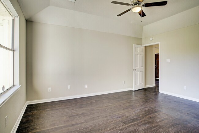 Building Photo - 6506 Larissa Cir