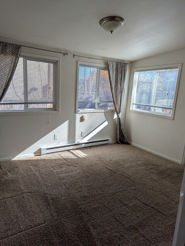 Building Photo - 2049 Kent Ct