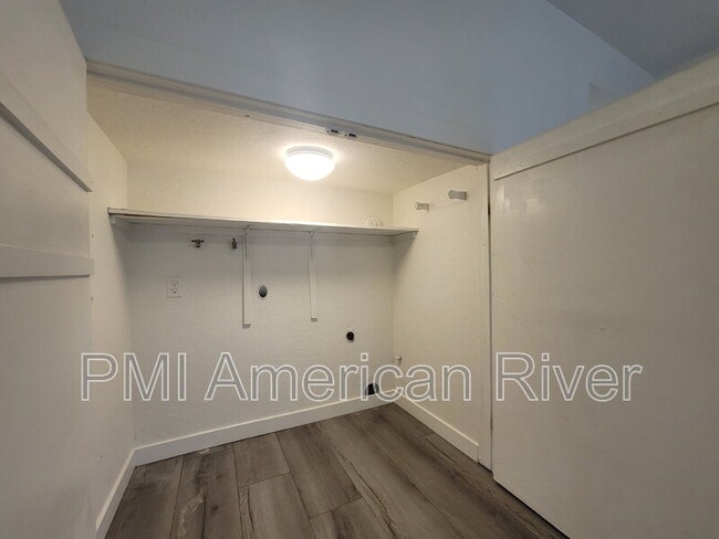 Building Photo - 6693 Greenback Ln