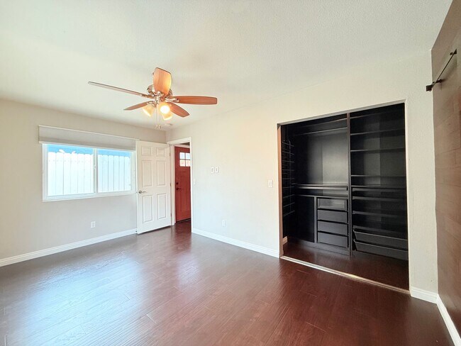 Building Photo - Charming Long Beach Home with Bonus Spaces!