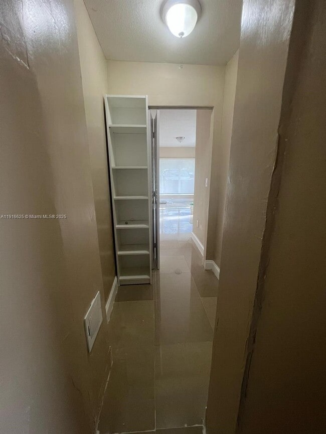 Building Photo - 4121 SW 20th St