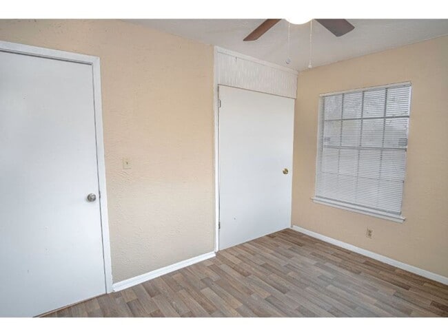 Building Photo - Convenient 4-Bedroom Stay Near Downtown & Attractions!