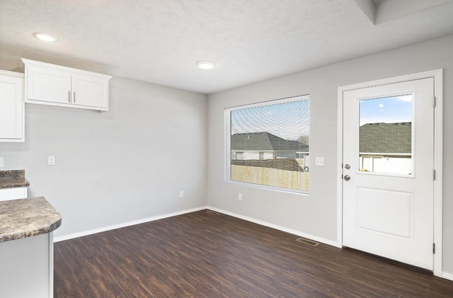 Building Photo - 4 Bedroom Rental in Monett!