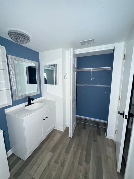 Building Photo - 5920 7th Ave W