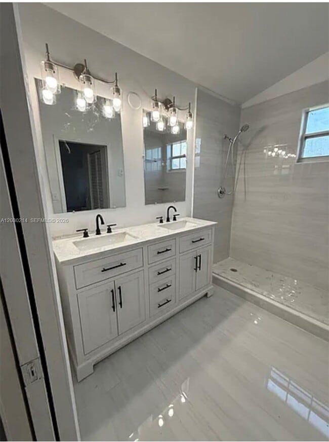 Building Photo - 127 SW 159th Way
