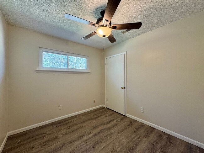 Building Photo - 3531 Sleepy Hollow Rd