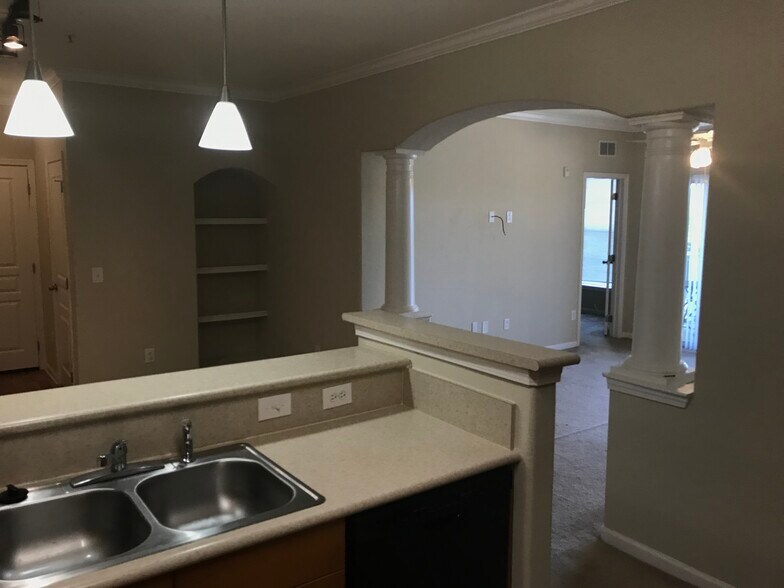 Dining room, kitchen view - 8290 Gate Pkwy W