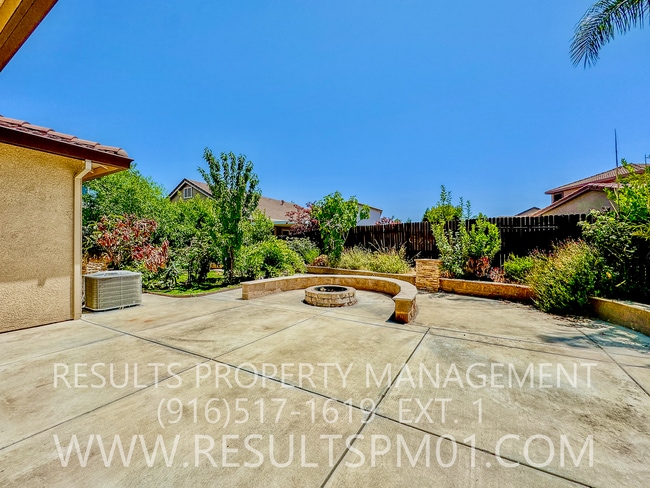 Building Photo - Gorgeous Upgraded 4 Bedroom Home