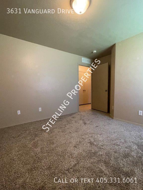 Building Photo - 3631 Vanguard Dr