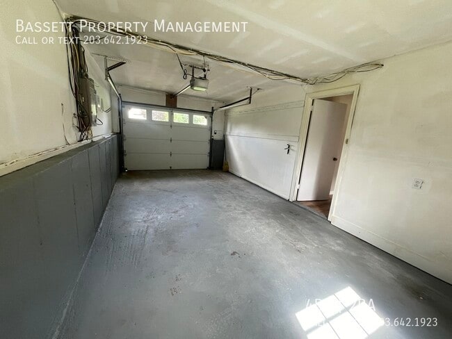 Building Photo - 45 Carriage Dr