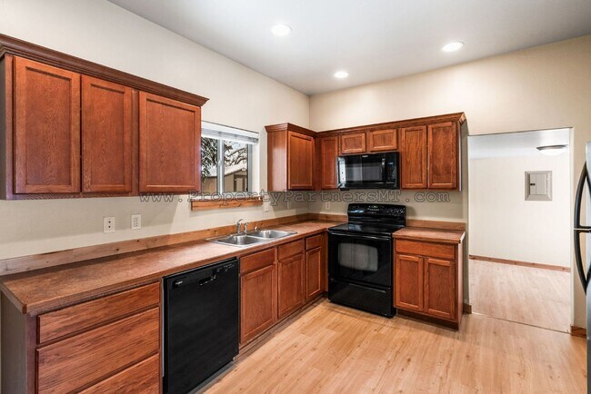Building Photo - 215 N Quaw Blvd