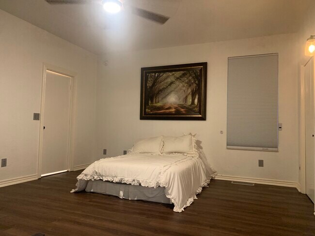 Building Photo - 1929 Guilford Ct