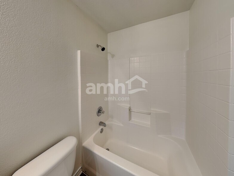 Building Photo - 429 Brookhollow Ln