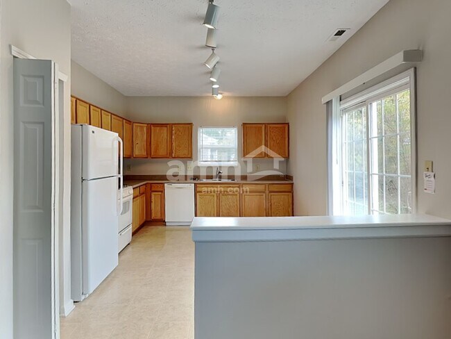 Building Photo - 855 Jack Pine Dr