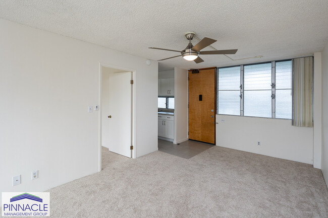 Building Photo - 1122 Elm St