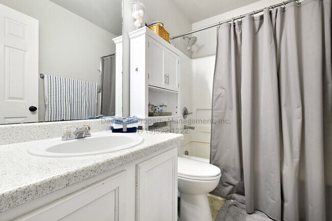 Building Photo - Stunning 3 Bedroom House in Fountain