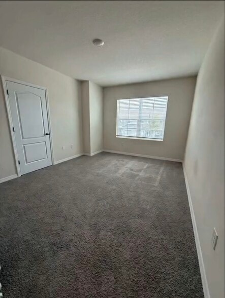 Building Photo - 2915 Canary Ave