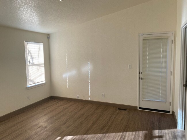 Building Photo - 270 Phelan Ranch Way