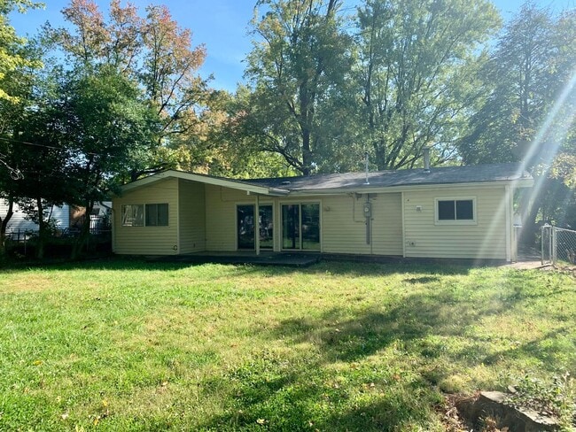 Building Photo - 3 Bedroom Home in Florissant - UPDATED KIT...
