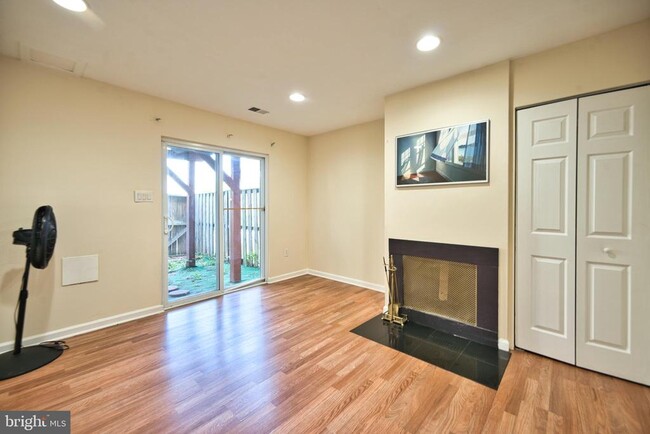 Building Photo - 13003 Trailside Way