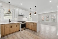 Building Photo - 827 Murray St