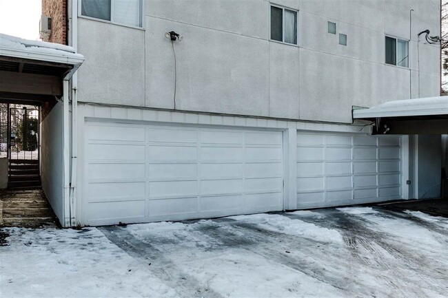 Building Photo - Move-in ready! Upgraded 2 Bedroom Condo