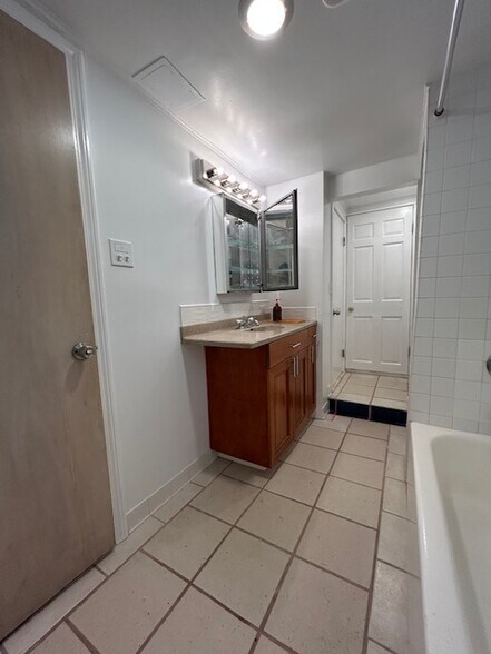 Building Photo - 1229 Leon Pl