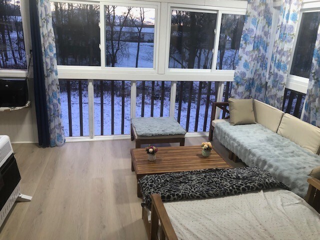 Building Photo - 12 Brookside Ave E