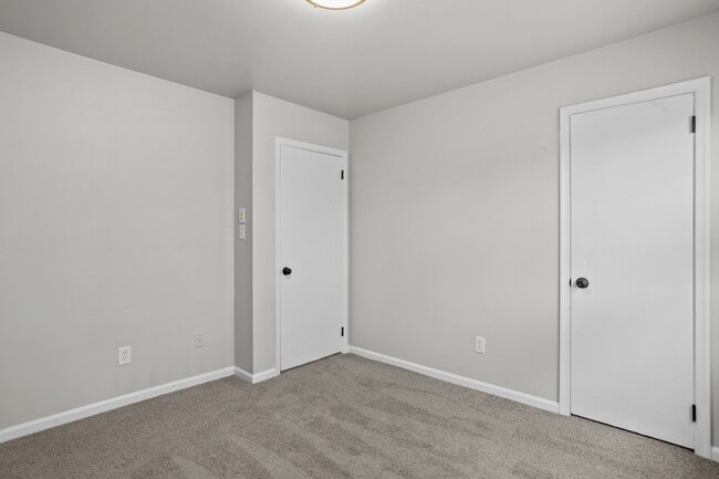 Building Photo - 913 Laredo Ct