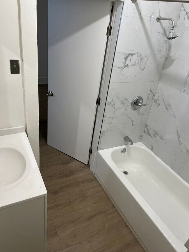 Interior Photo - 1984 Park Grove Ave