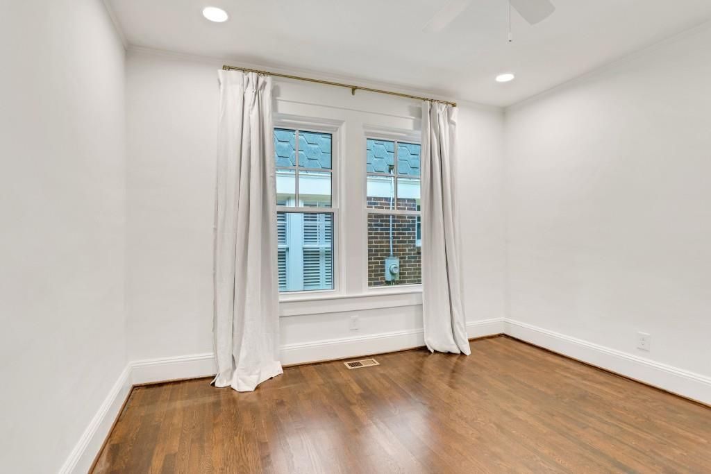 Building Photo - 2215 Fairhaven Cir NE