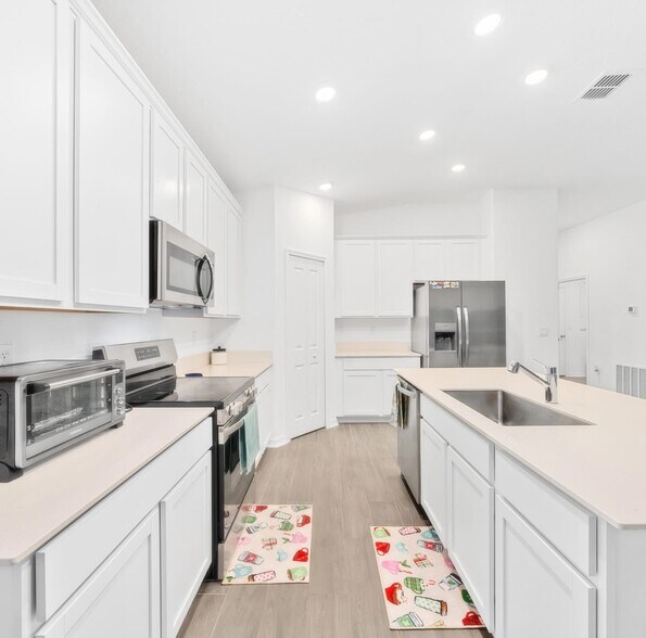 Building Photo - 3977 Willowbrook Dr