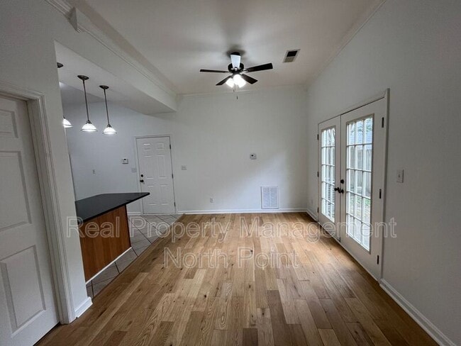 Building Photo - 889 Crew St SW