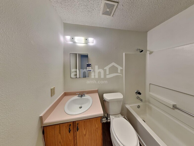 Building Photo - 6422 Beech Trail Dr