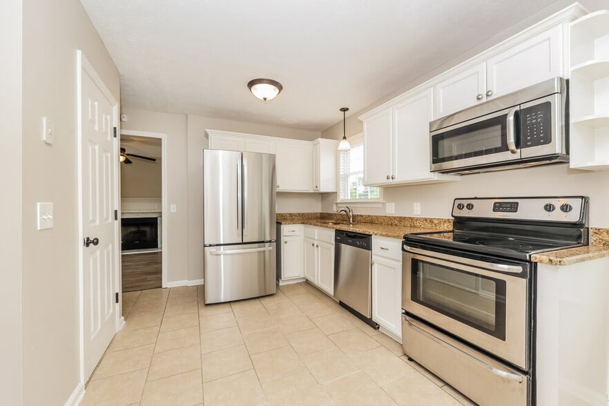 Building Photo - 6200 Rocky Top Dr