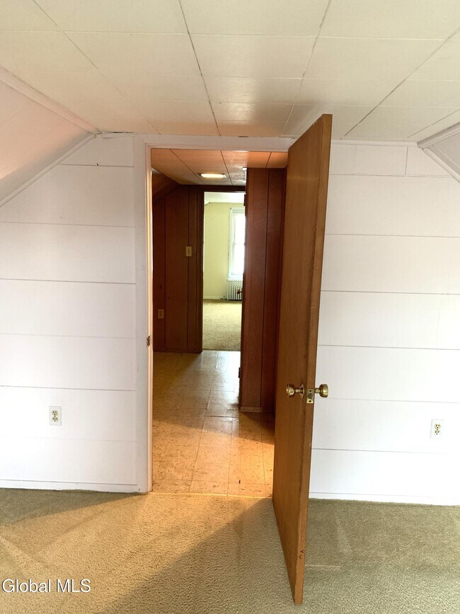 Building Photo - 15 Grounds Pl