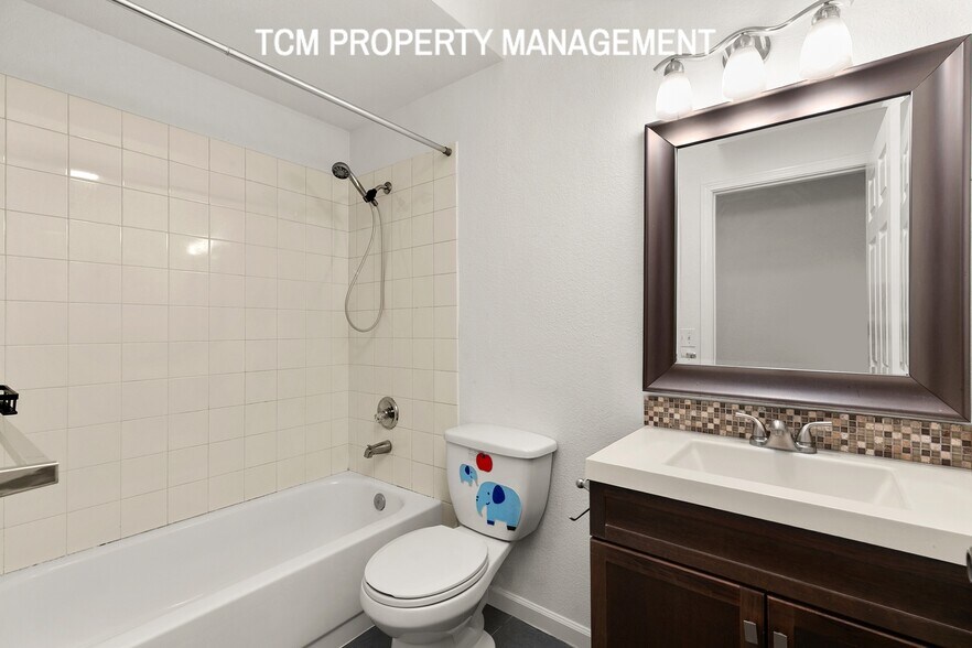 Building Photo - 15703 Midvale Ave N